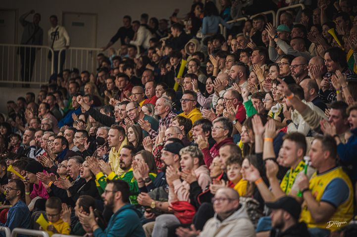 FANBUS DO LUČENCA JEVVYPREDANÝ! 💛💚
Ďakujeme a prajeme krásne Vianoce! ❄️🌲