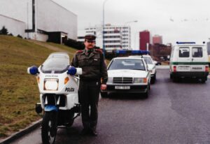 SPOMIENKA NA ŠTVRTOK

Nové služobné vozidlá a motorky okolo roku 1995.

Zdroj: Múzeum Polície SR