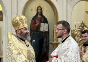 V Ľutine počas Púte rodín udelil arcibiskup Jonáš  Maxim kňazské svätenie