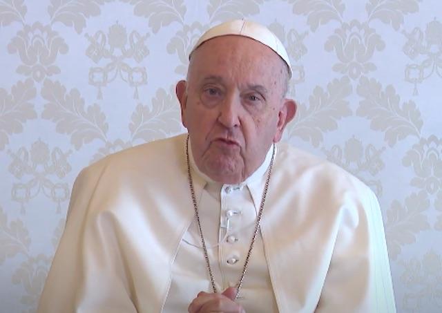 Pápež v júnovom úmysle modlitieb: Kto prijíma migranta, prijíma Krista
