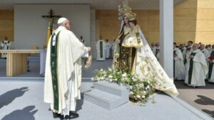 „Panna Mária Karmelská nech dodá útechu a vyprosí pokoj všetkým národom, ktoré sú utláčané hrôzou vojny