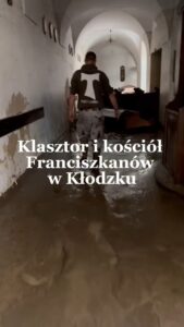 Kościół Franciszkanów w Kłodzku po opadnięciu wody